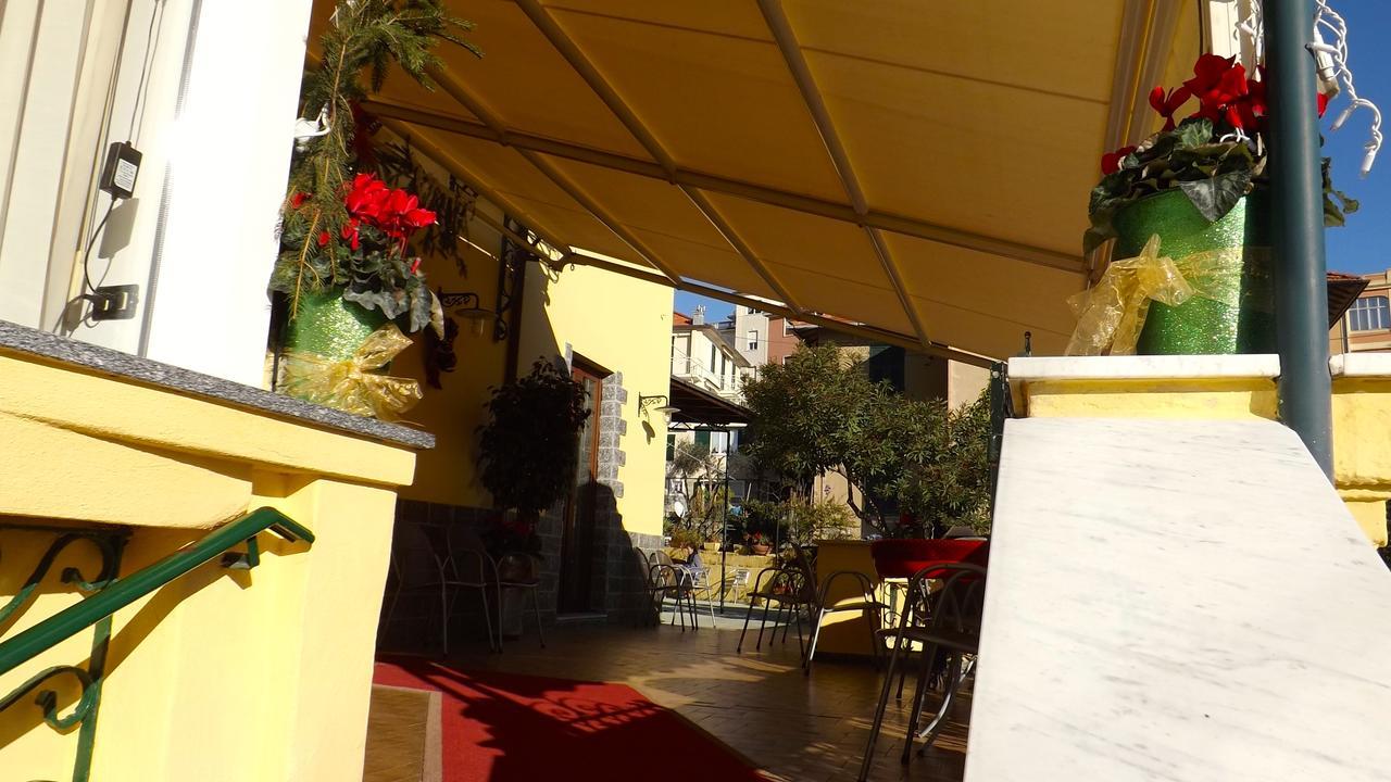 Hotel Azzurro Varazze Luaran gambar